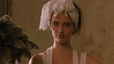 La película erótica que lanzó a la fama a esta actriz hace más de 20 años antes de ser una chica Bond noticias imagen