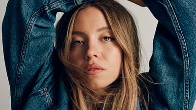 “Paren los anuncios, son racistas”: abuchean a Sydney Sweeney en la calle tras polémico comercial de pantalones de mezclilla noticias imagen