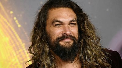 Jason Momoa se desnudó en televisión para revelar un secreto