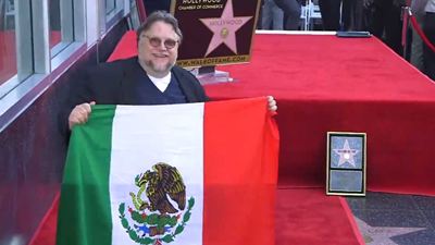 Así develó Guillermo del Toro su estrella en el Paseo de la fama de Hollywood