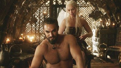 'Game of Thrones': El emotivo reencuentro entre Jason Momoa y Emilia Clarke noticias imagen