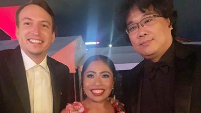 Bong Joon-ho festejó con Yalitza Aparicio sus victorias en los Oscar 2020