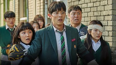 'Estamos muertos': La escena del beso que se grabó 17 veces en la serie de Netflix noticias imagen