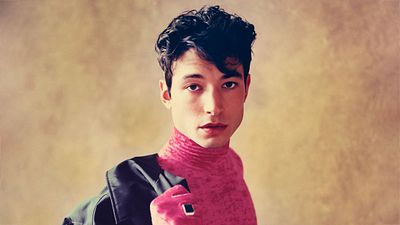 Nuevo video muestra a Ezra Miller peleando con la policía semanas antes de su arresto en Hawái noticias imagen