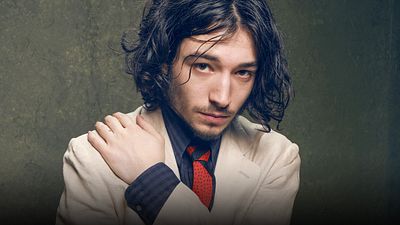 Ezra Miller intentó quemar en vida a una pareja, emiten orden de restricción en su contra noticias imagen