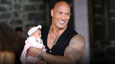 Dwayne Johnson bautizó a bebé mexicana en la premier de 'Black Adam' noticias imagen