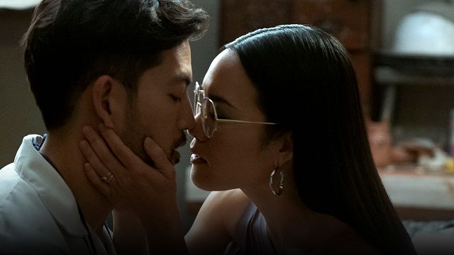 Ali Wong explica la incómoda escena de sexo en ‘Bronca’ de Netflix noticias imagen