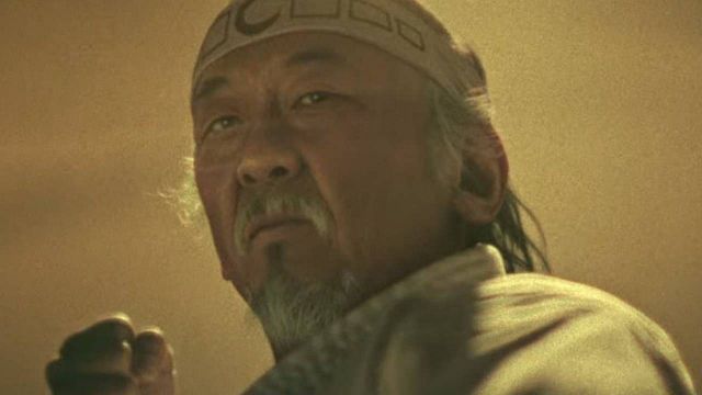 Esta es la razón por la que ‘Cobra Kai’ profundiza en el doloroso pasado de Miyagi en la temporada 6 noticias imagen