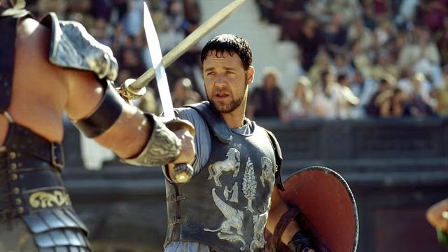 Murió en pleno rodaje y no pudo terminar ‘Gladiador’: el actor que nunca pudo controlar su alcoholismo excesivo noticias imagen