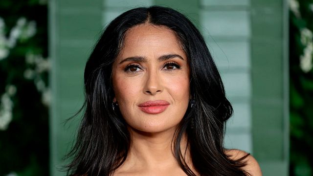 Salma Hayek debutará como directora con ‘Arena’, su película de romance que ya consiguió a sus dos estrellas principales noticias imagen