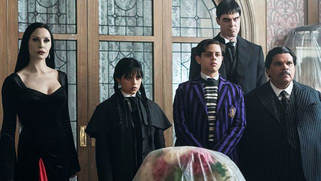 Este personaje de 'Merlina' casi nunca parpadea en la serie de Netflix por órdenes de Tim Burton noticias imagen