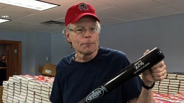 Stephen King odió tanto esta película que prohibió a Hollywood usar su nombre: es un clásico de ciencia ficción protagonizado por Schwarzenegger noticias imagen