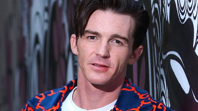 Fans de Drake Bell causan destrozos en el Monumento a la Revolución noticias imagen