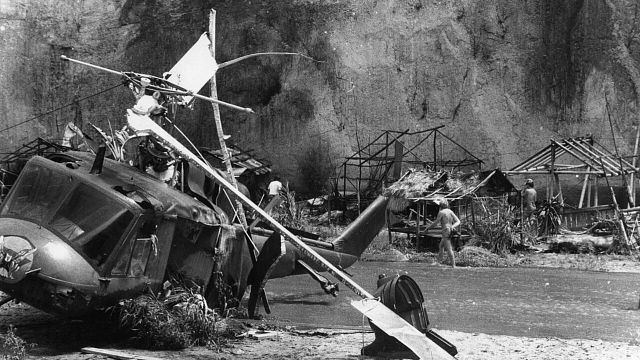Ignorar las leyes de seguridad provocó el brutal accidente de helicóptero que le quitó la vida a tres actores frente a todas las cámaras en los años 80 noticias imagen