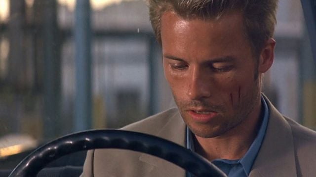 Volví a ver 'Memento' y entendí por qué Christopher Nolan cambió para siempre la forma de contar historias no lineales noticias imagen