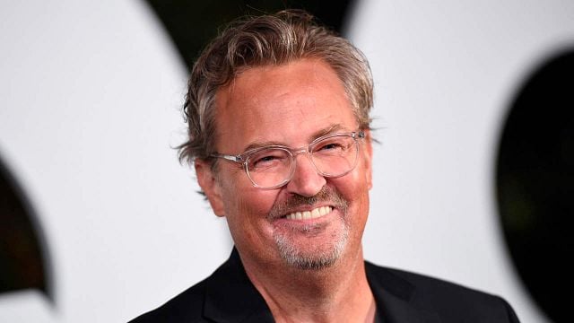 “Le enseñó al mundo que no hay una suma de dinero que cure a un adicto”: La familia de Matthew Perry reacciona al aniversario de su muerte