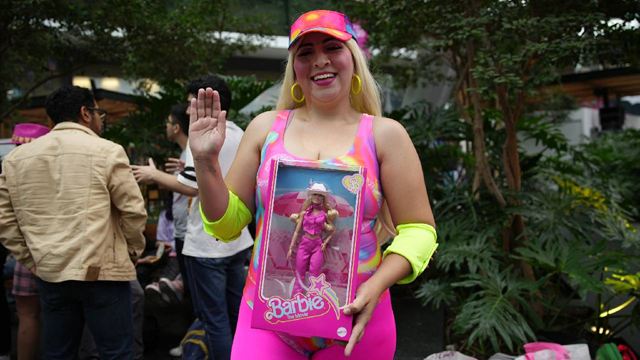 Fans agotan mercancía de 'Barbie' por obtener firmas de Margot Robbie y Ryan Gosling