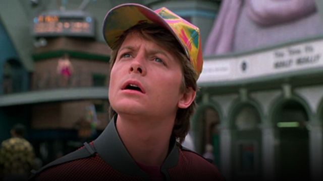 Sólo aparece unos minutos en 'Volver al futuro': pocos reconocieron a este famoso cuando era joven noticias imagen