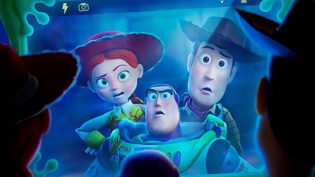 Nueva imagen de ‘Toy Story 5’ confirma que veremos un ejército de Buzz Lightyear: esto sabemos de los caóticos personajes que se suman a la película noticias imagen