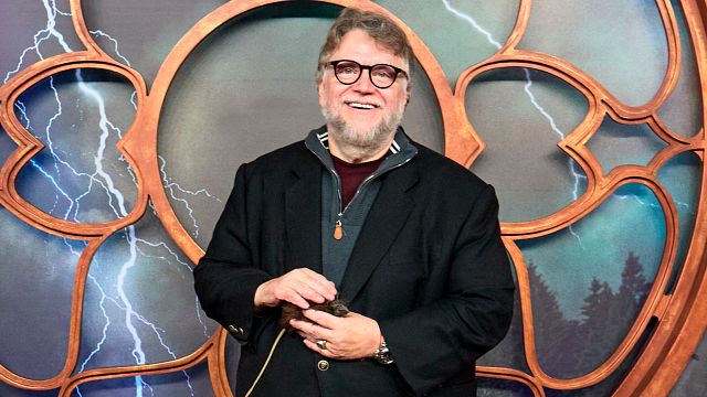 ‘Frankenstein’: la conmovedora historia del fan que lloró tras abrazar a Guillermo del Toro en la premier de CDMX noticias imagen