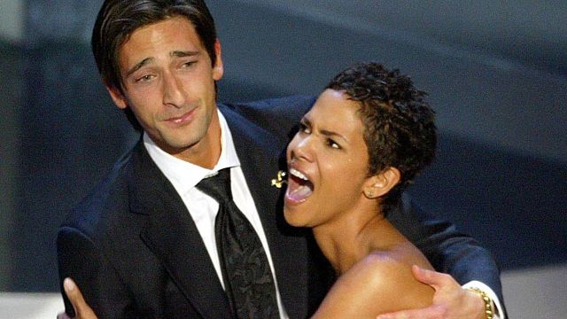 Oscar 2025: Adrien Brody y Halle Berry recrean polémico beso 22 años después noticias imagen