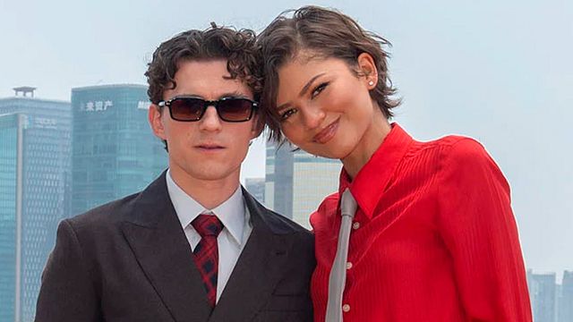 Tom Holland intenta besar a Zendaya a media entrevista y fracasa en el intento: así fue el tierno momento entre los actores de ‘Spider-Man’ noticias imagen