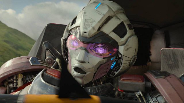 La actriz de 'Transformers: El despertar de las bestias' que no tiene auto ni licencia para conducir noticias imagen
