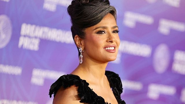Salma Hayek, actriz: "Cuando estoy sola, me cubro las canas con máscara de pestañas para no tener que teñirlas cada tres semanas" noticias imagen
