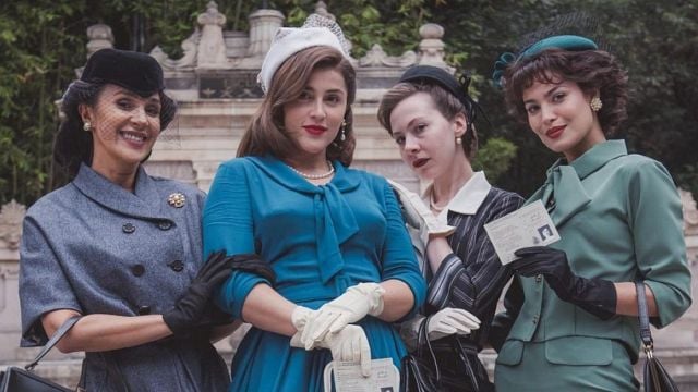 Juguetes para adultos en los 50: la comedia de época sobre una señora de la alta sociedad que vende vibradores noticias imagen