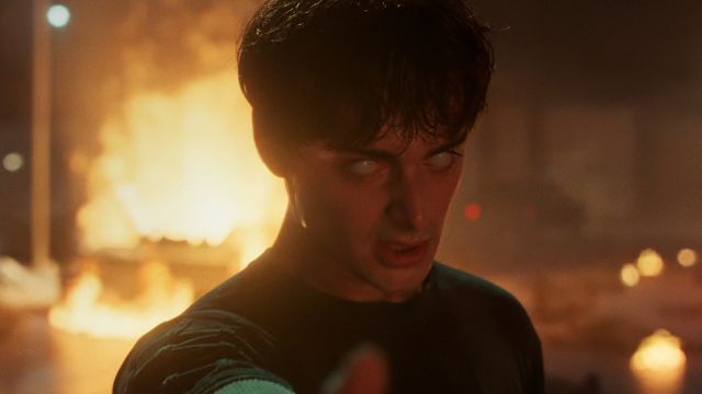 11 imágenes detrás de cámaras que revelan cómo se grabó la escena de Will con poderes en 'Stranger Things 5' noticias imagen