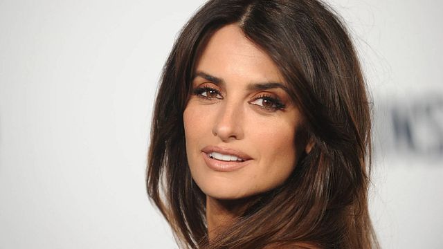 Penélope Cruz explica por qué prefiere España a Hollywood: "Siempre he viajado a Estados Unidos con un billete de ida y vuelta" noticias imagen