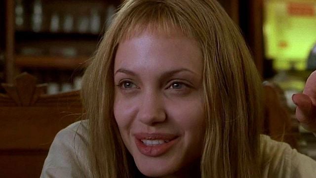 Angelina Jolie, actriz: "Todos tienen una opinión diferente de lo que significa la belleza. El intelecto es lo más bello" noticias imagen