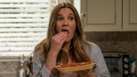 'Santa Clarita Diet 2': Drew Barrymore seguirá engullendo cadáveres, pero también tratará de salvar al mundo noticias imagen
