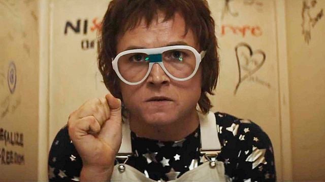 Elton John enojadísimo por la censura de 'Rocketman' en Rusia noticias imagen