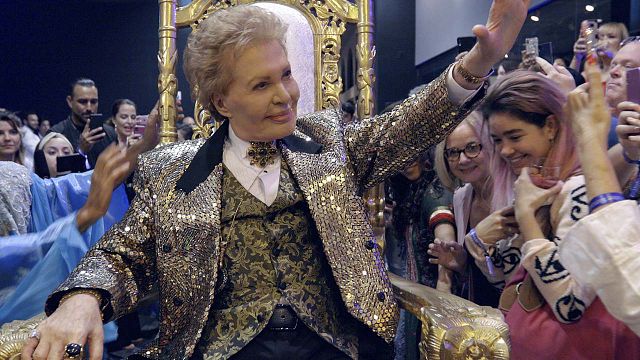 'Mucho mucho amor': El peculiar acercamiento con Walter Mercado para su documental de Netflix noticias imagen