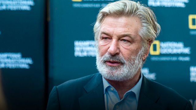 Alec Baldwin: La primera declaración del actor tras asesinar a una mujer en el set de su próxima película noticias imagen
