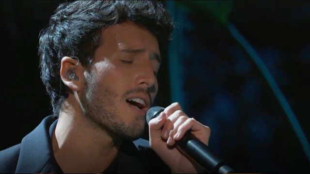 Así fue la participación de Sebastián Yatra en los Oscar 2022 (hasta la mano le temblaba) noticias imagen