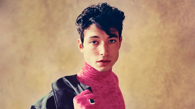 Nuevo video muestra a Ezra Miller peleando con la policía semanas antes de su arresto en Hawái noticias imagen