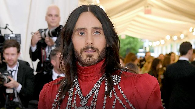 Los 10 outfits más bizarros de Jared Leto en red carpets y con su banda 30 Seconds to Mars noticias imagen