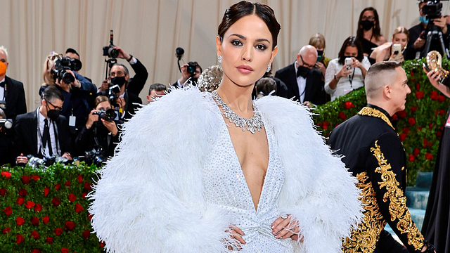 ¡Lo hizo de nuevo! Eiza González conquista la alfombra roja de la Met Gala 2022 noticias imagen