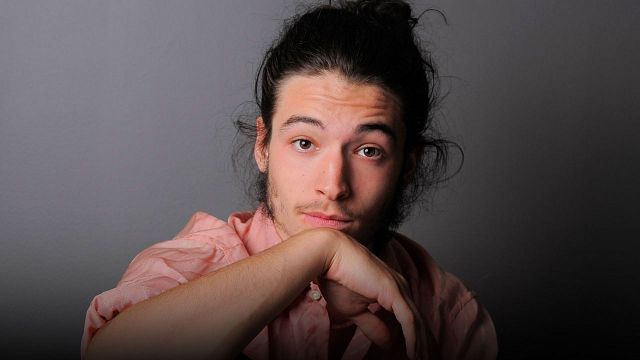 Ezra Miller denunciado por acoso a una mujer en Alemania noticias imagen