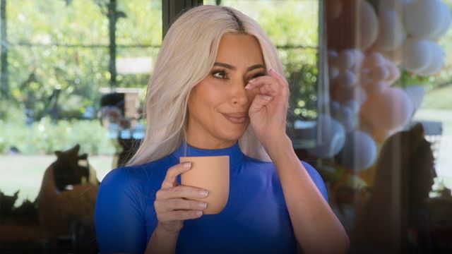 ¿Por qué Kim rompió en llanto durante una reunión familiar en 'The Kardashians'? noticias imagen