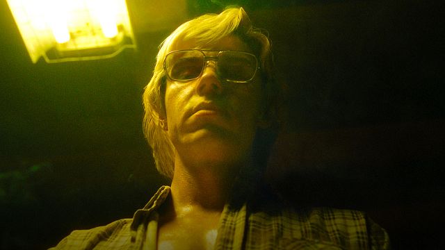 ¿Cuánto tiempo tomaba a Jeffrey Dahmer disolver los cuerpos de sus víctimas? 
 noticias imagen