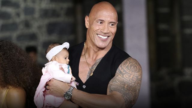 Dwayne Johnson bautizó a bebé mexicana en la premier de 'Black Adam'