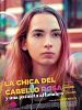 Cartel de La Chica del Cabello Rosa y una Patineta al Hombro