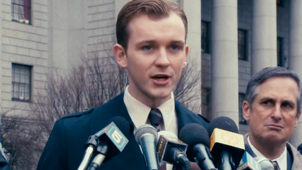 Harry Lawtey interpreta a Harvey Dent.