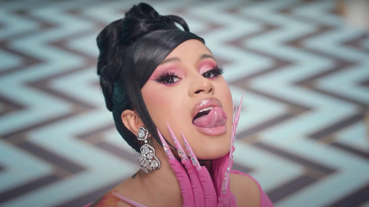 La Canción De Cardi B Que Inspiró Esta Polémica Escena De 'Locas En ...