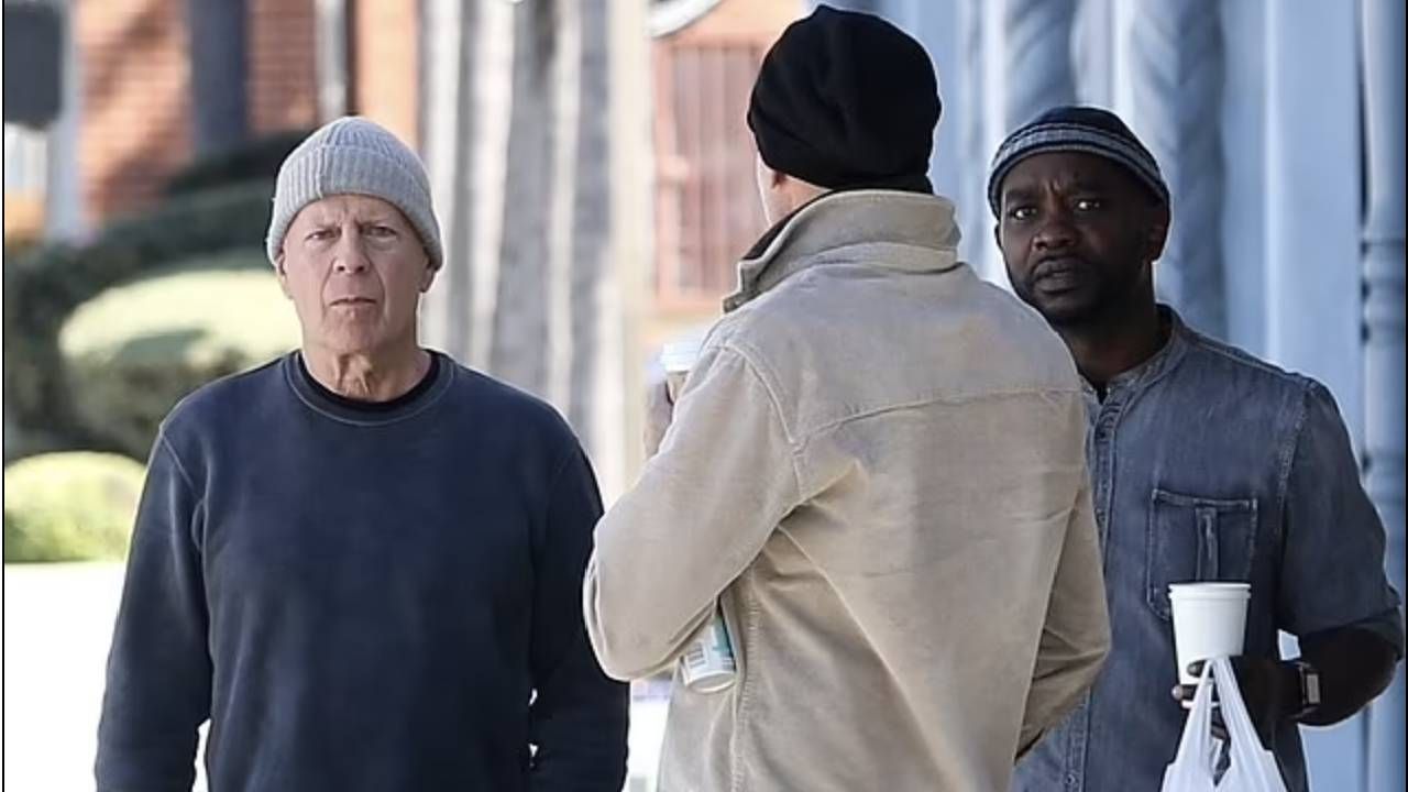 Furioso, miró al fotógrafo