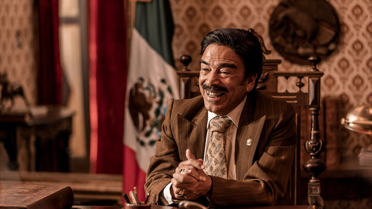 El personaje de Regino representa la corrupción de un sistema político que lleva décadas operando.