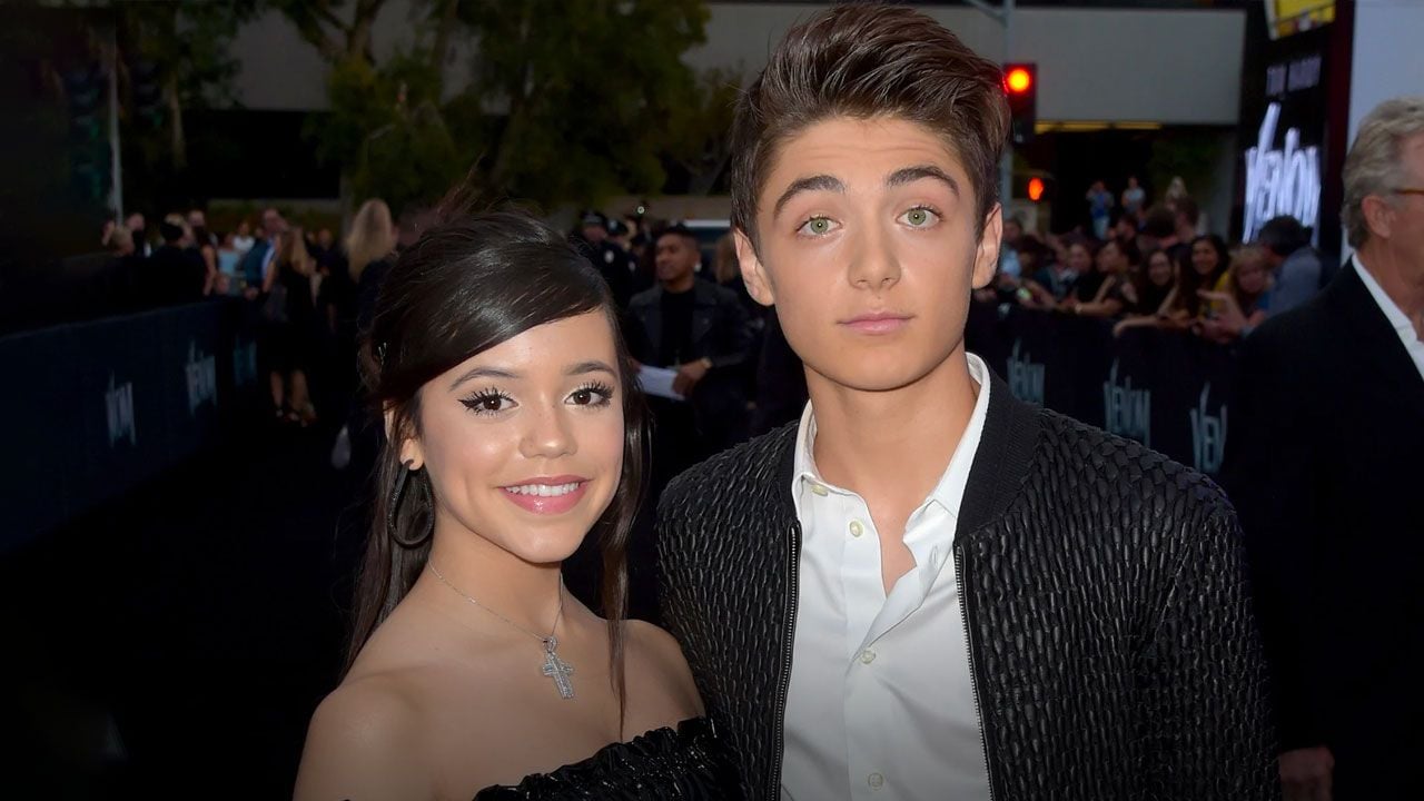 Merlina Las Parejas De Jenna Ortega Emma Myers Y El Elenco En La